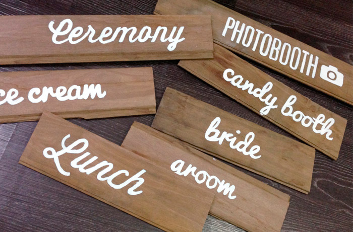 DIY Wooden Signs. www.theweddingnotebook.com