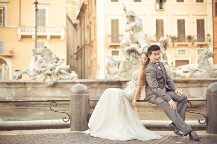 Destination bridal portraits in Rome. Andrew Yep Photographie. www.theweddingnotebook.com
