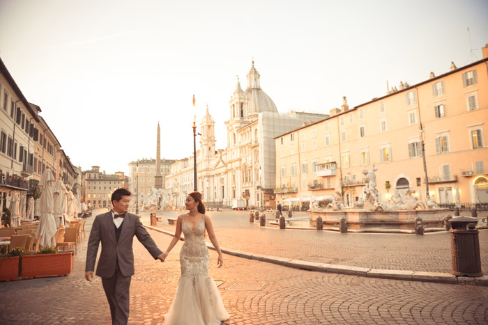 Destination bridal portraits in Rome. Andrew Yep Photographie. www.theweddingnotebook.com