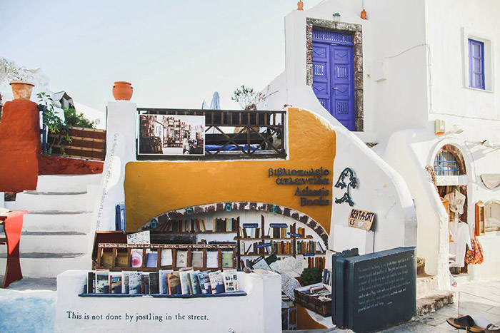 7 Things To Do In Santorini. www.theweddingnotebook.com