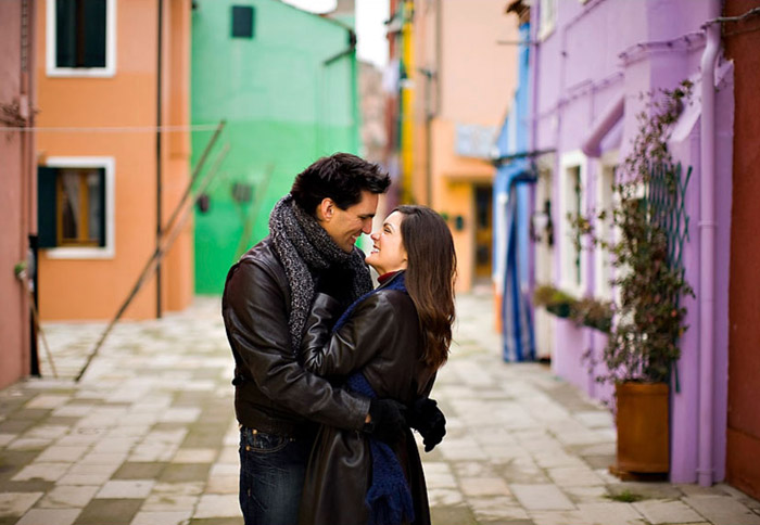 Burano, Venice. 16 Colourful Places In The World For Your Bridal Portraits. www.theweddingnotebook.com