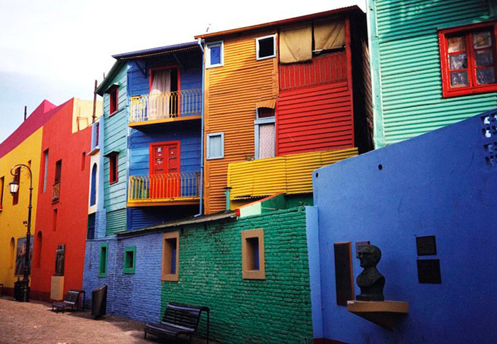 La Boca, Buenos Aires. 16 Colourful Places In The World For Your Bridal Portraits. www.theweddingnotebook.com