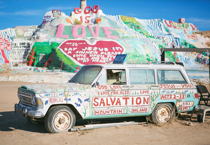 Salvation Mountain, California. 16 Colourful Places In The World For Your Bridal Portraits. www.theweddingnotebook.com