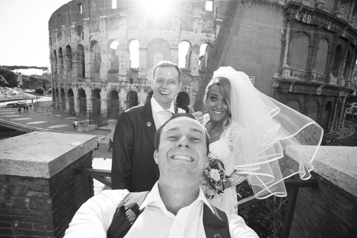 Selfies: A New Era In Wedding Day Photography. Photo by Artur Jakutsevich. www.theweddingnotebook.com