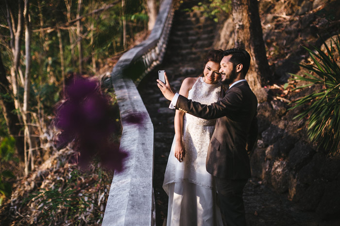 Selfies: A New Era In Wedding Day Photography. Photo by Funky Dali. www.theweddingnotebook.com