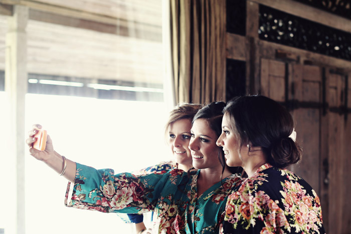 Selfies: A New Era In Wedding Day Photography. Photo by Axioo. www.theweddingnotebook.com