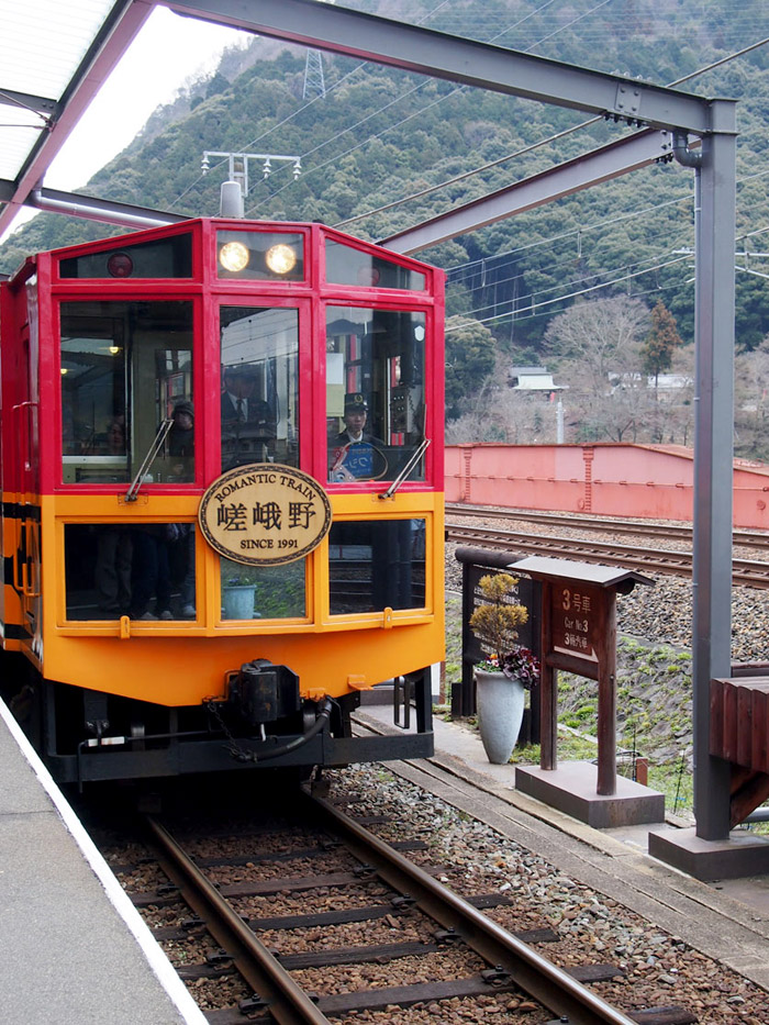 Kyoto Itinerary – Sagano Romantic Train. www.theweddingnotebook.com