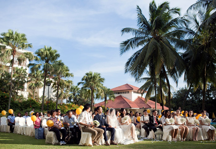 Equatorial Bangi, Putrajaya garden wedding. Photo by Anna Rina Photography. www.theweddingnotebook.com