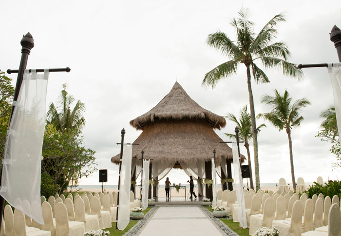 Shangri-la's Rasa Ria Resort, Sabah garden wedding. Photo by Jim Liaw Photography. www.theweddingnotebook.com