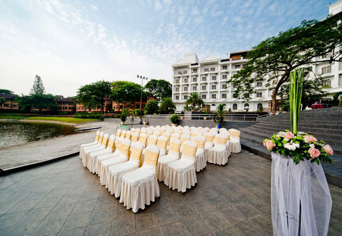 Flamingo Hotel Kuala Lumpur garden wedding. www.theweddingnotebook.com