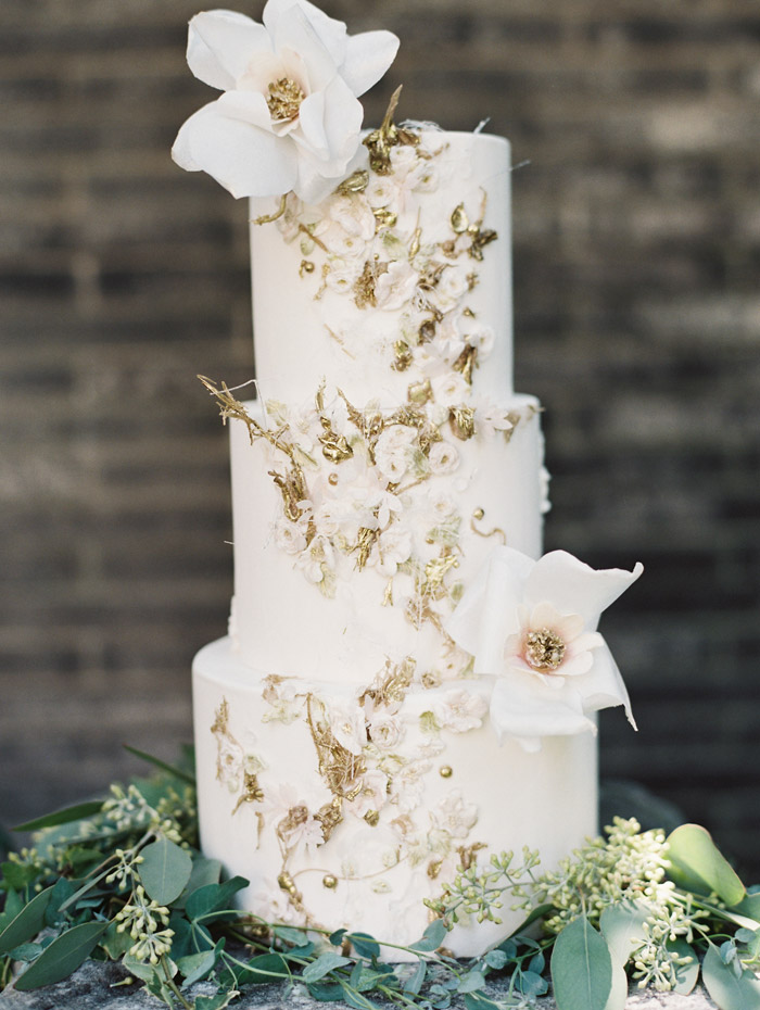 Cake by Maggie Austin Cake. Enchanted Atelier By Liv Hart Fall 2015 Collection. Photo by Laura Gordon Photography. www.theweddingnotebook.com