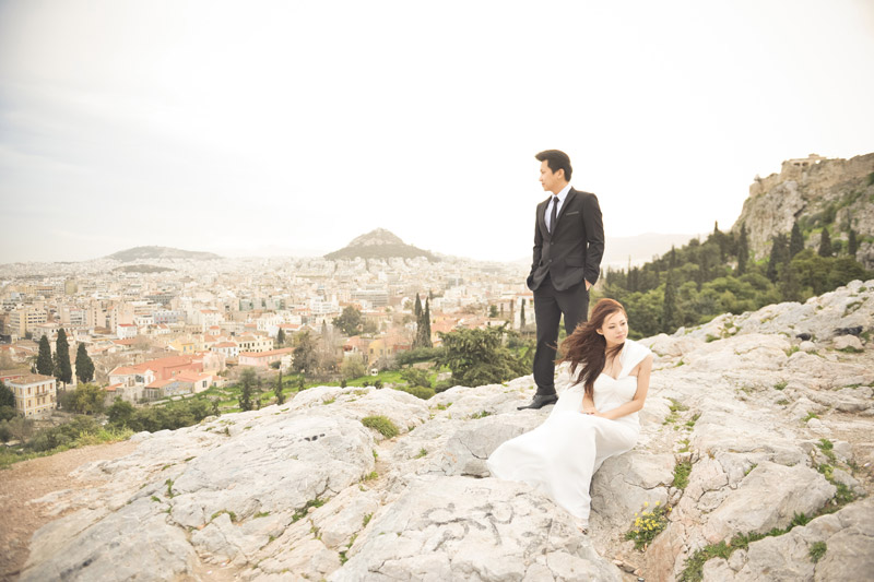 Bridal portraits in Athens. Photo by Andrew Yep Photographie. www.theweddingnotebook.com